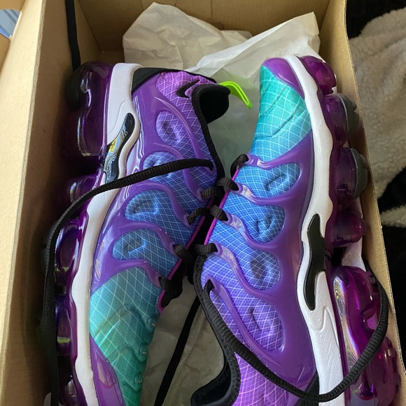 Nike Shoes - Nike Vapormax Plus (hyper violet)